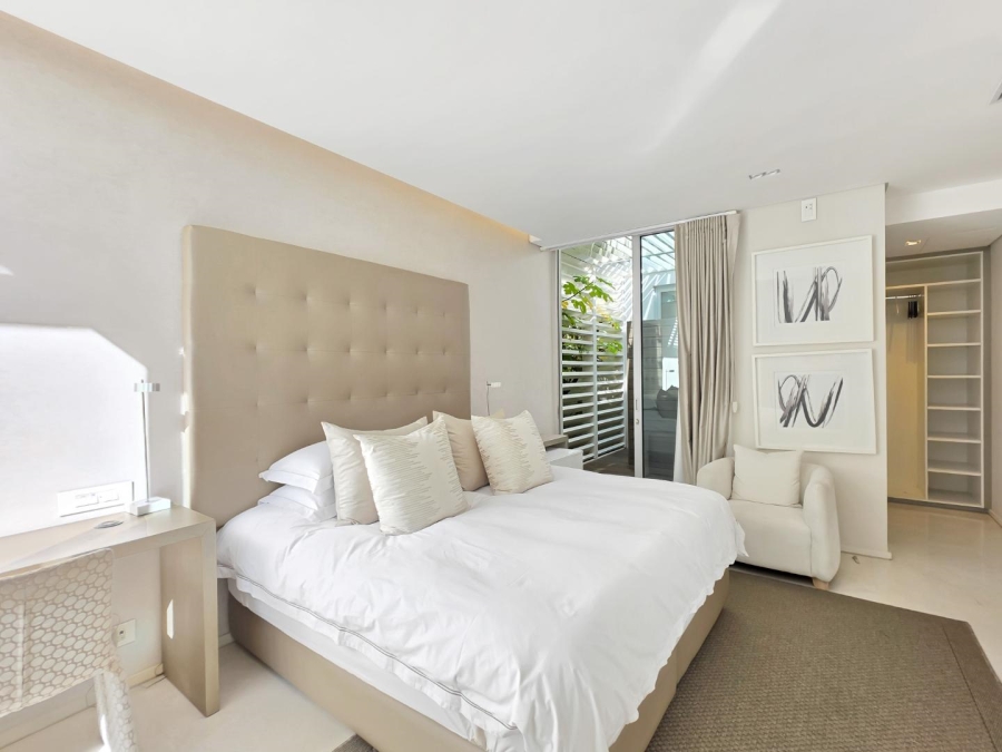 5 Bedroom Property for Sale in Fresnaye Western Cape